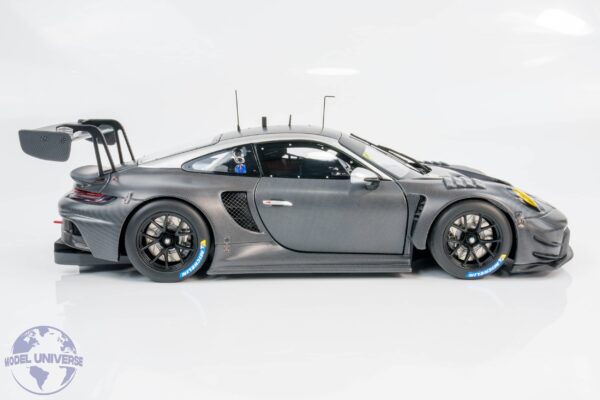 Minichamps - 1:18 Porsche 911 (992) GT3 R Customer Delivery Version Carbon 2024 - Limited Edition Diecast Model 29 Minichamps - 1:18 Porsche 911 (992) GT3 R Customer Delivery Version Carbon 2024 - Limited Edition Diecast Model