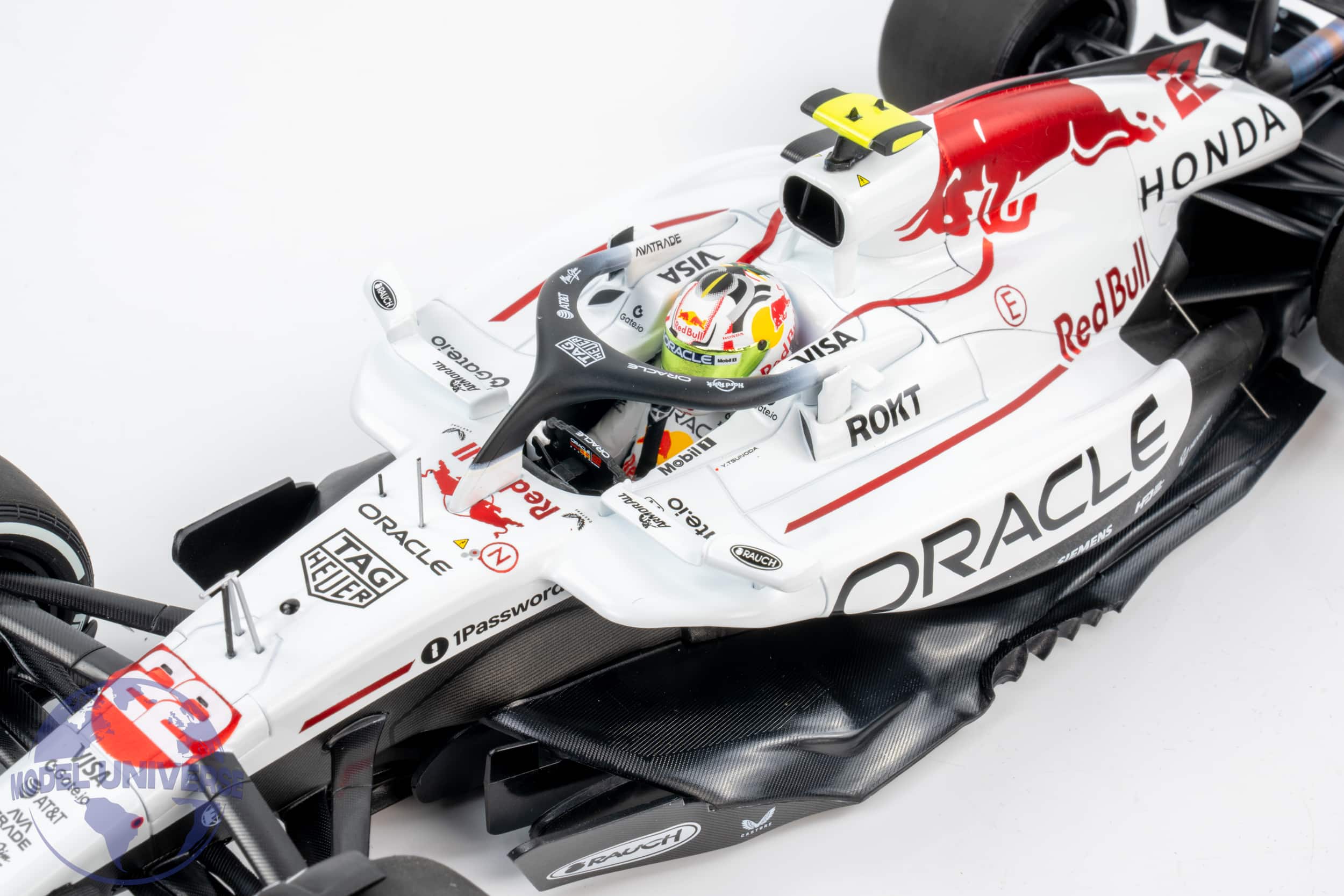 Minichamps - 1:18 Red Bull Racing RB21 No.22 Yuki Tsunoda