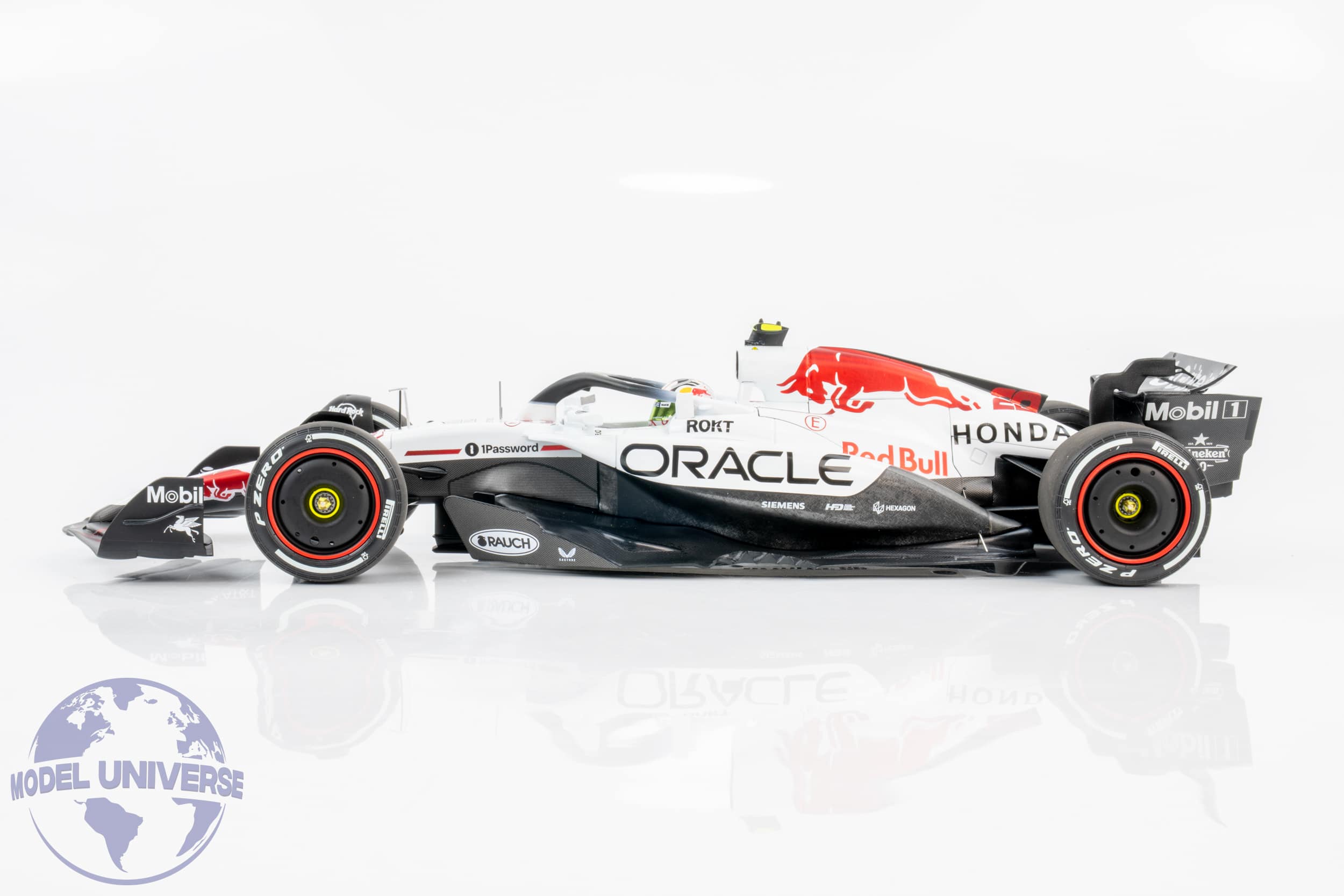 Minichamps - 1:18 Red Bull Racing RB21 No.22 Yuki Tsunoda
