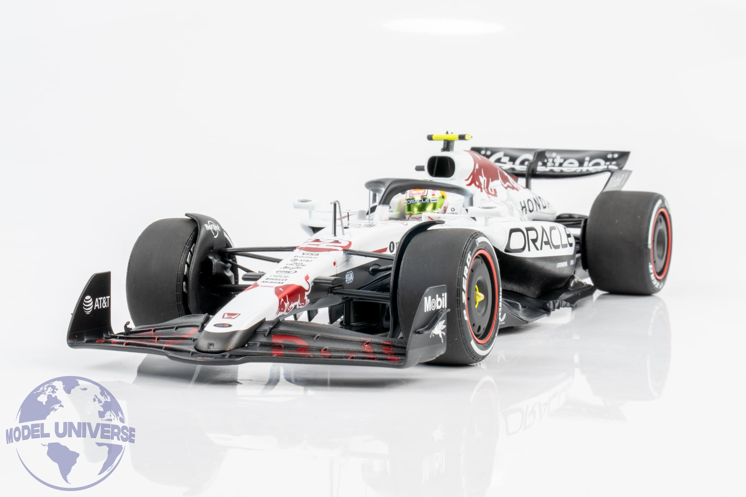 Minichamps - 1:18 Red Bull Racing RB21 No.22 Yuki Tsunoda
