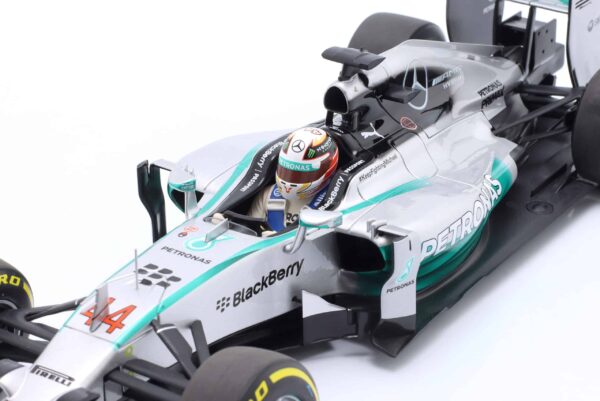 Minichamps - 1:18 Mercedes-AMG Petronas F1 W05 Lewis Hamilton World Champion 2014