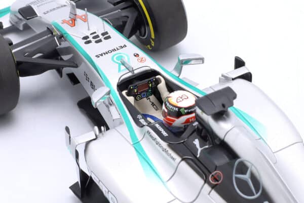 Minichamps 1:18 Lewis Hamilton Mercedes W05 World Champion F1 2014 model image2