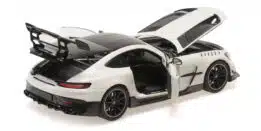 Minichamps - 1:18 Mercedes-AMG GT Black Series 2021 White Metallic (Full Openings)