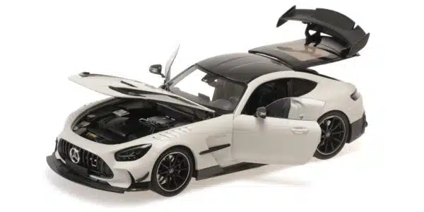 Minichamps - 1:18 Mercedes-AMG GT Black Series 2021 White Metallic (Full Openings)