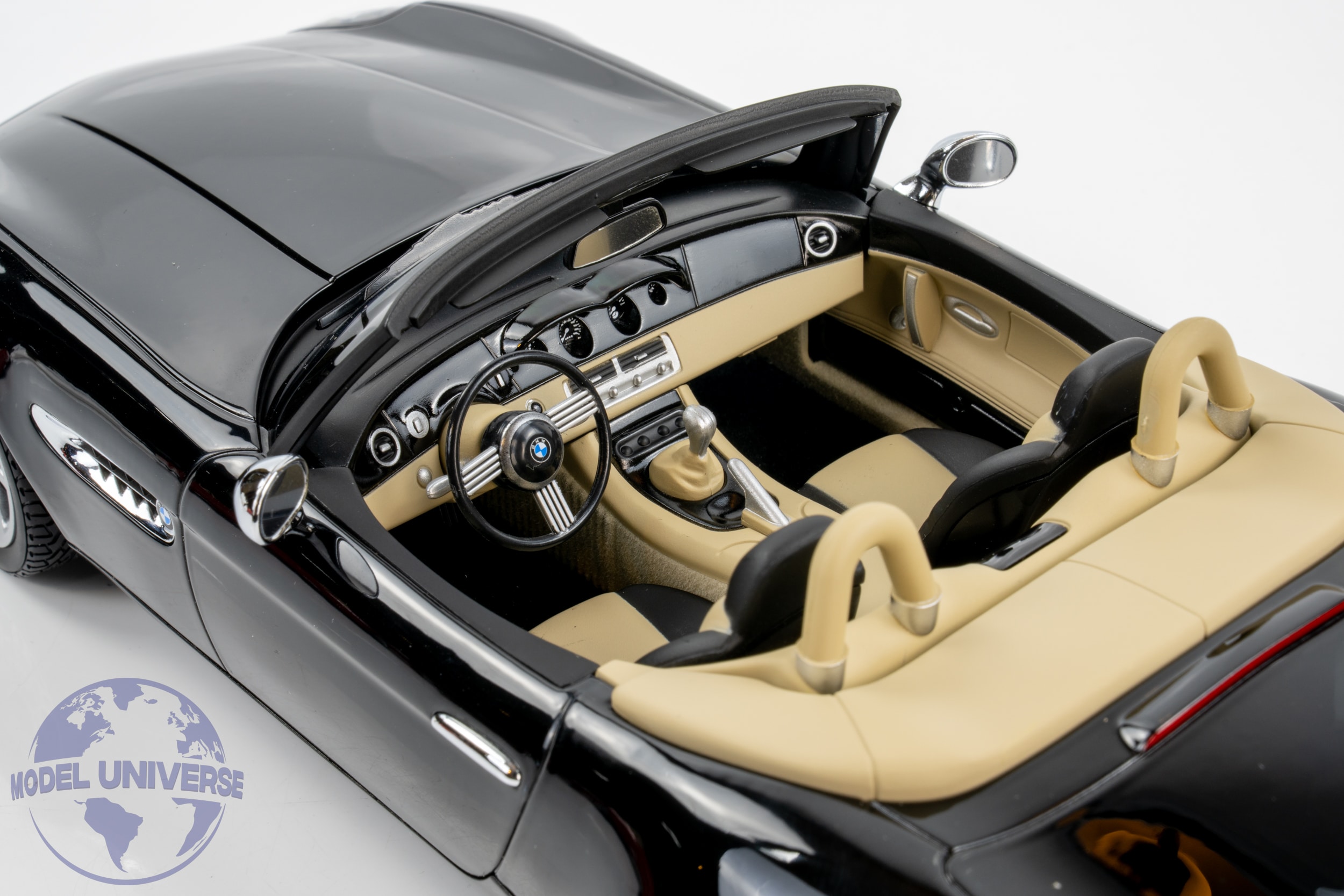 Minichamps - 1:18 BMW Z8 Roadster 2000 Black - Limited Edition