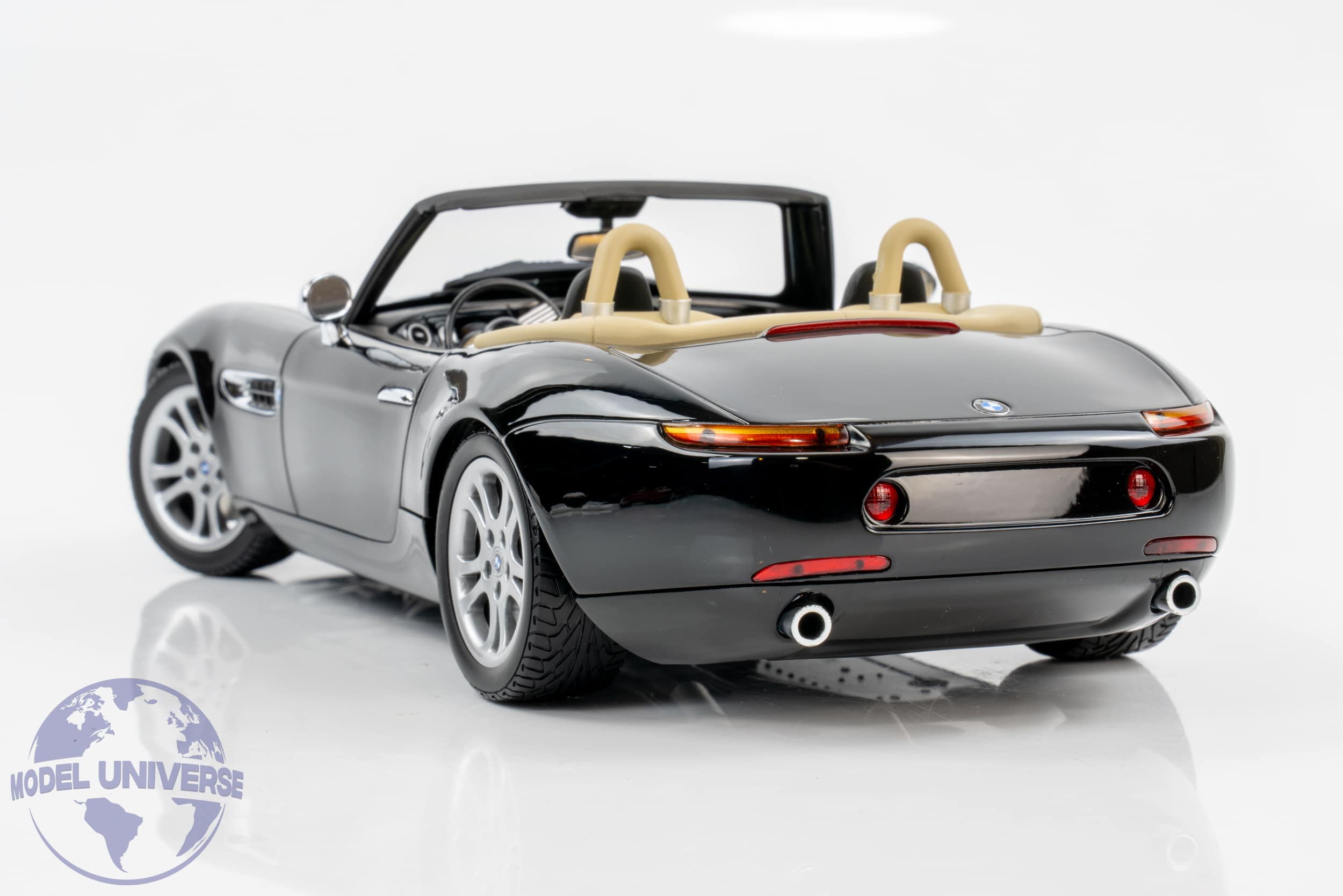 Minichamps - 1:18 BMW Z8 Roadster 2000 Black - Limited Edition