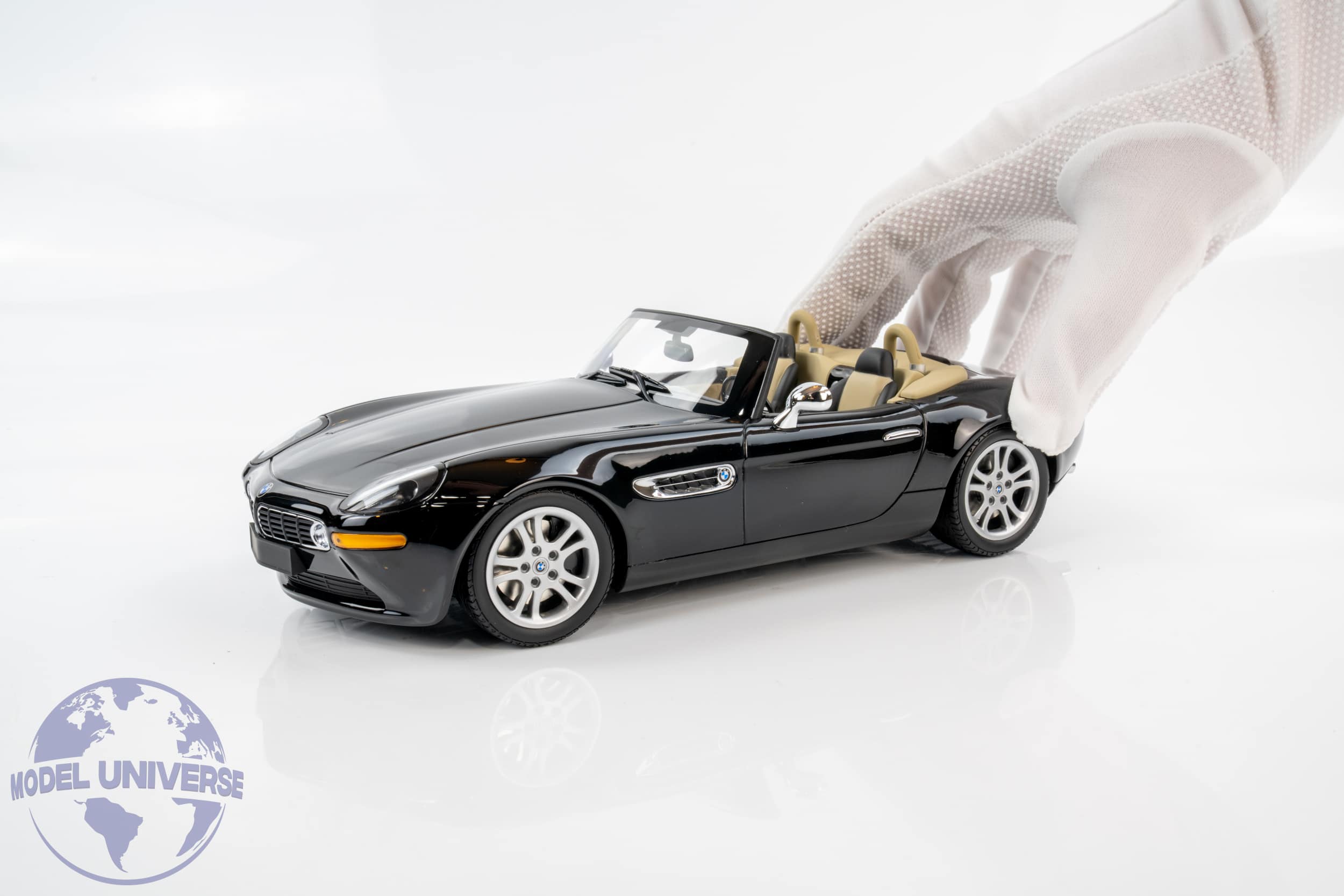 Minichamps - 1:18 BMW Z8 Roadster 2000 Black - Limited Edition