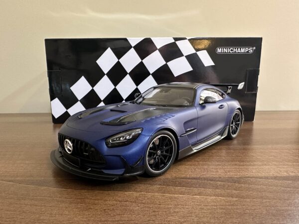 Minichamps - 1:18 Mercedes-AMG GT Black Series 2020 Matt Blue