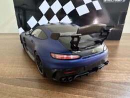 Minichamps - 1:18 Mercedes-AMG GT Black Series 2020 Matt Blue