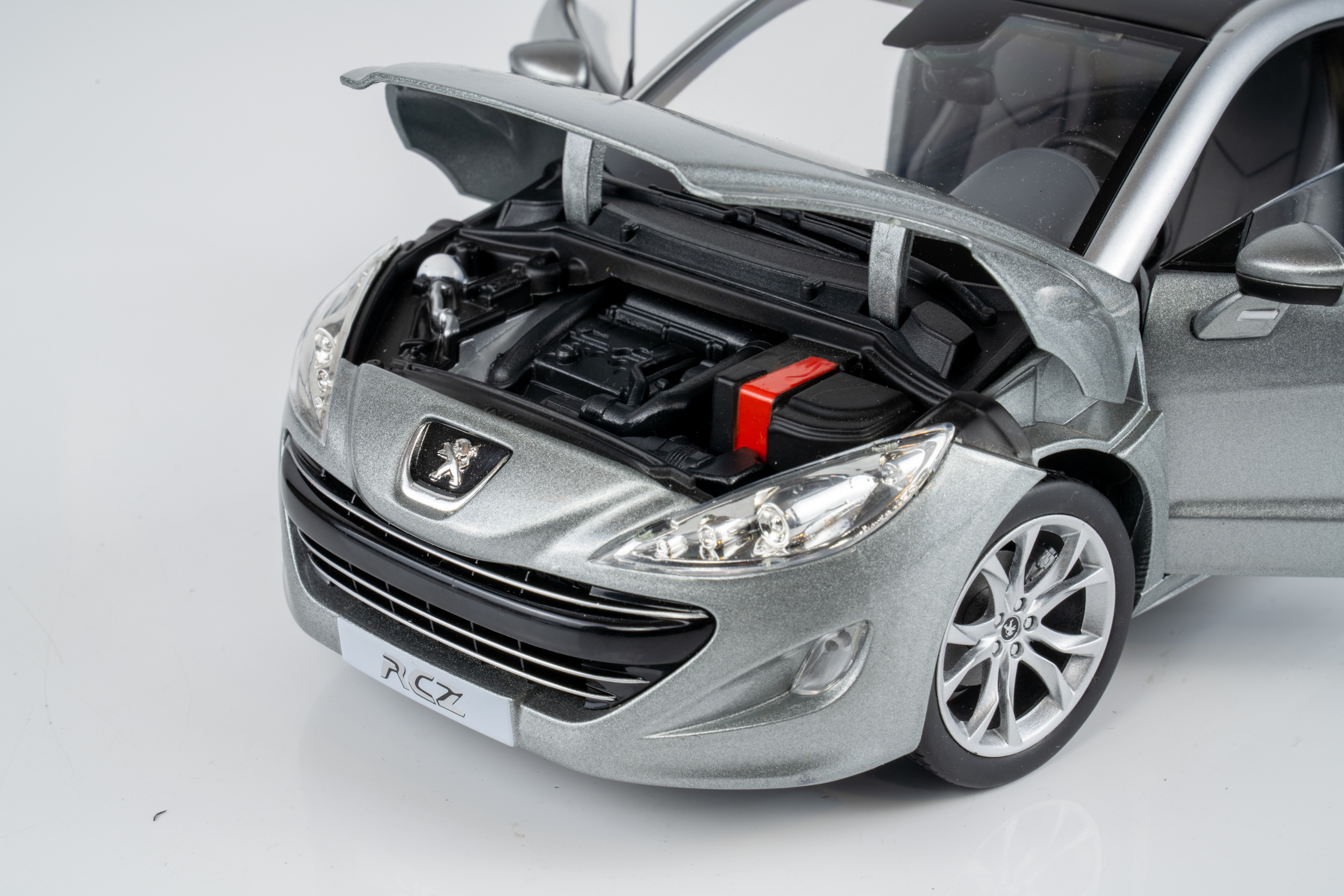 Norev 1:18 Peugeot RCZ Sidobre Grey 2010 (184875) Diecast Model 5 Norev 1:18 Peugeot RCZ Sidobre Grey 2010 (184875) Diecast Model - Image 5