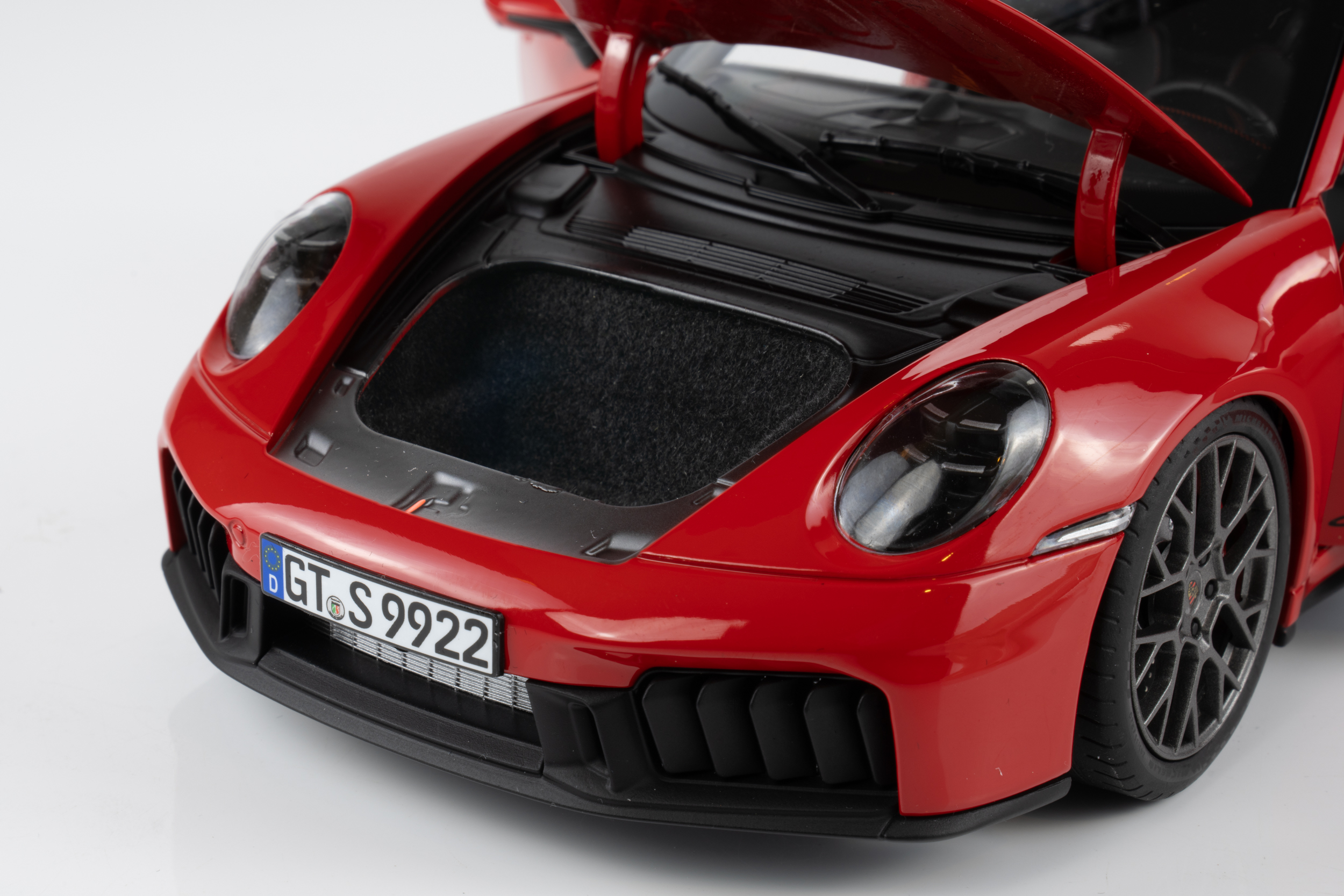 Norev 1:18 Porsche 911 (992) Carrera 2025 Guards Red (187171) Diecast Model 4 Norev 1:18 Porsche 911 (992) Carrera 2025 Guards Red (187171) Diecast Model - Image 4
