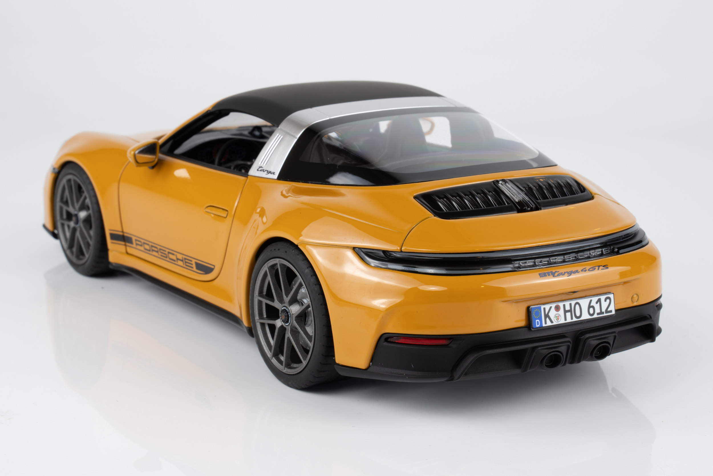 Norev 1:18 Porsche 911 (992) Targa 4 GTS 2024 Bahama Yellow (187190) Diecast Model 8 Norev 1:18 Porsche 911 (992) Targa 4 GTS 2024 Bahama Yellow (187190) Diecast Model - Image 8