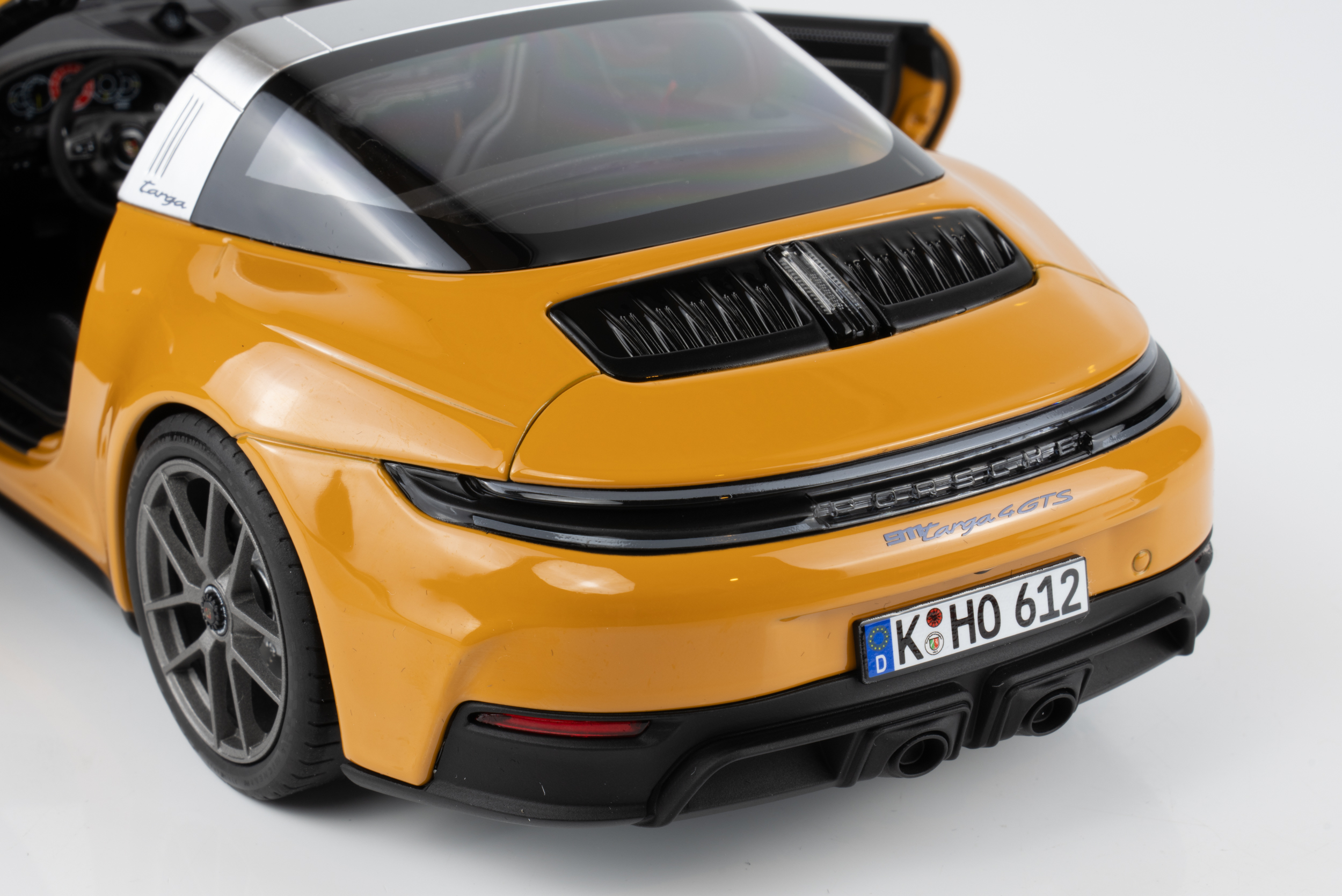 Norev 1:18 Porsche 911 (992) Targa 4 GTS 2024 Bahama Yellow (187190) Diecast Model 6 Norev 1:18 Porsche 911 (992) Targa 4 GTS 2024 Bahama Yellow (187190) Diecast Model - Image 6