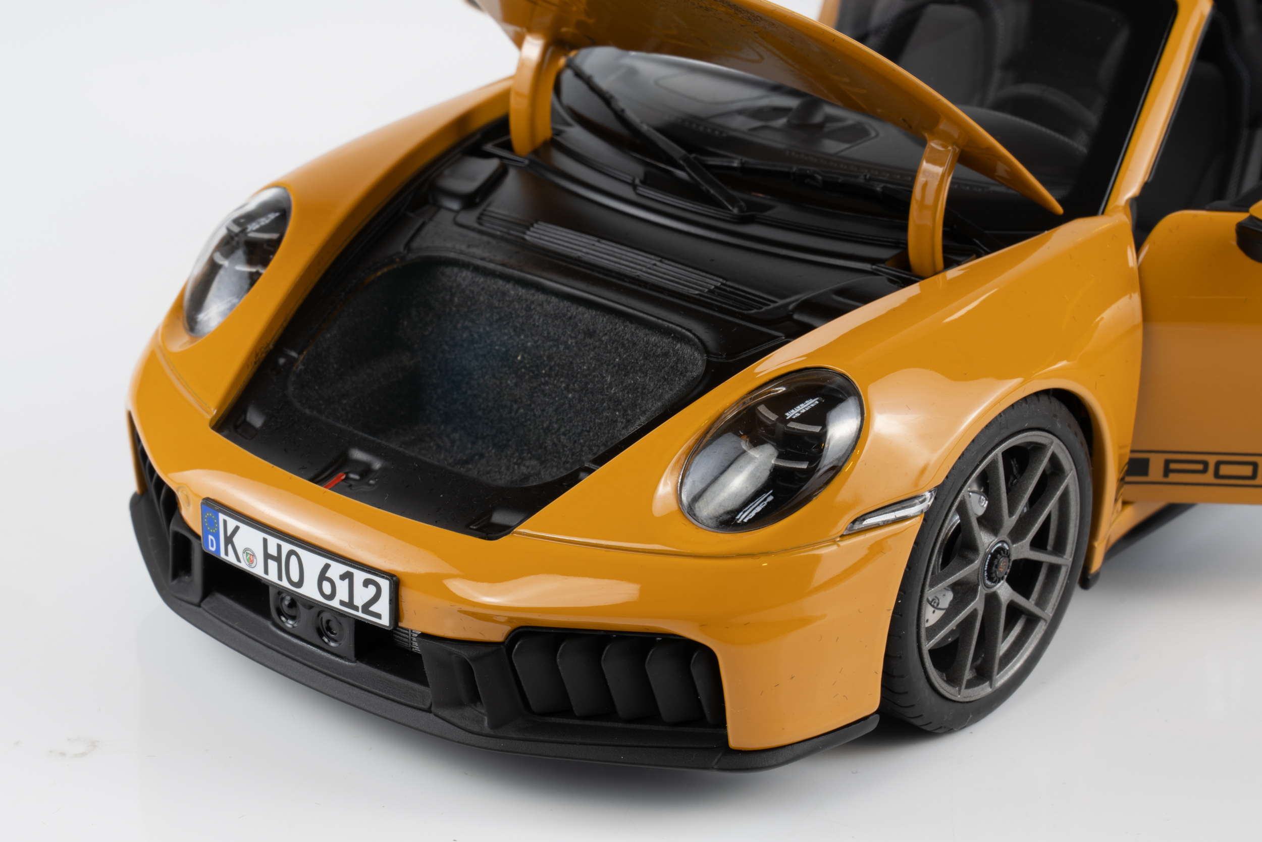 Norev 1:18 Porsche 911 (992) Targa 4 GTS 2024 Bahama Yellow (187190) Diecast Model 5 Norev 1:18 Porsche 911 (992) Targa 4 GTS 2024 Bahama Yellow (187190) Diecast Model - Image 5