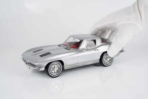 Norev 1:18 Chevrolet Corvette Sting Ray Sebring Silver Metallic 1963 (189052) Diecast Model 11 Norev 1:18 Chevrolet Corvette Sting Ray Sebring Silver Metallic 1963 (189052) Diecast Model