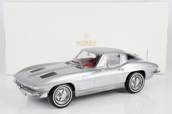 Norev 1:18 Chevrolet Corvette Sting Ray Sebring Silver Metallic 1963 (189052) Diecast Model