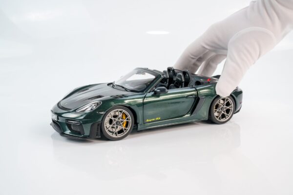 Norev - 1:18 Porsche 718 Spyder RS 2023 Forest Green with Weissach Package - Diecast Model 16 Norev - 1:18 Porsche 718 Spyder RS 2023 Forest Green with Weissach Package - Diecast Model