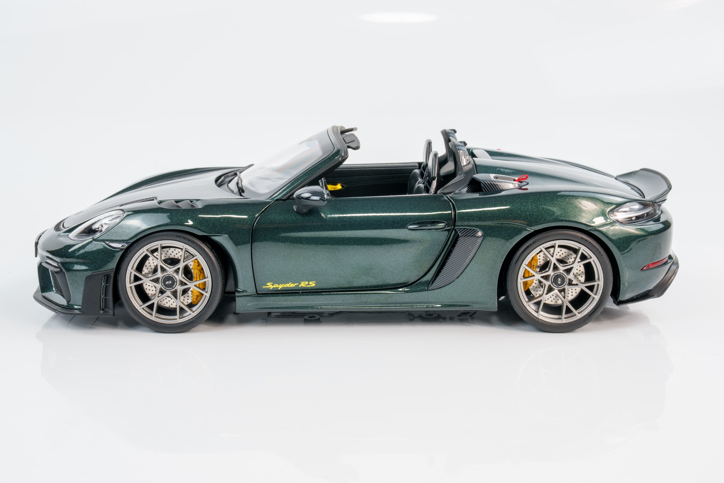 Norev - 1:18 Porsche 718 Spyder RS 2023 Forest Green with Weissach Package - Diecast Model 12 Norev - 1:18 Porsche 718 Spyder RS 2023 Forest Green with Weissach Package - Diecast Model