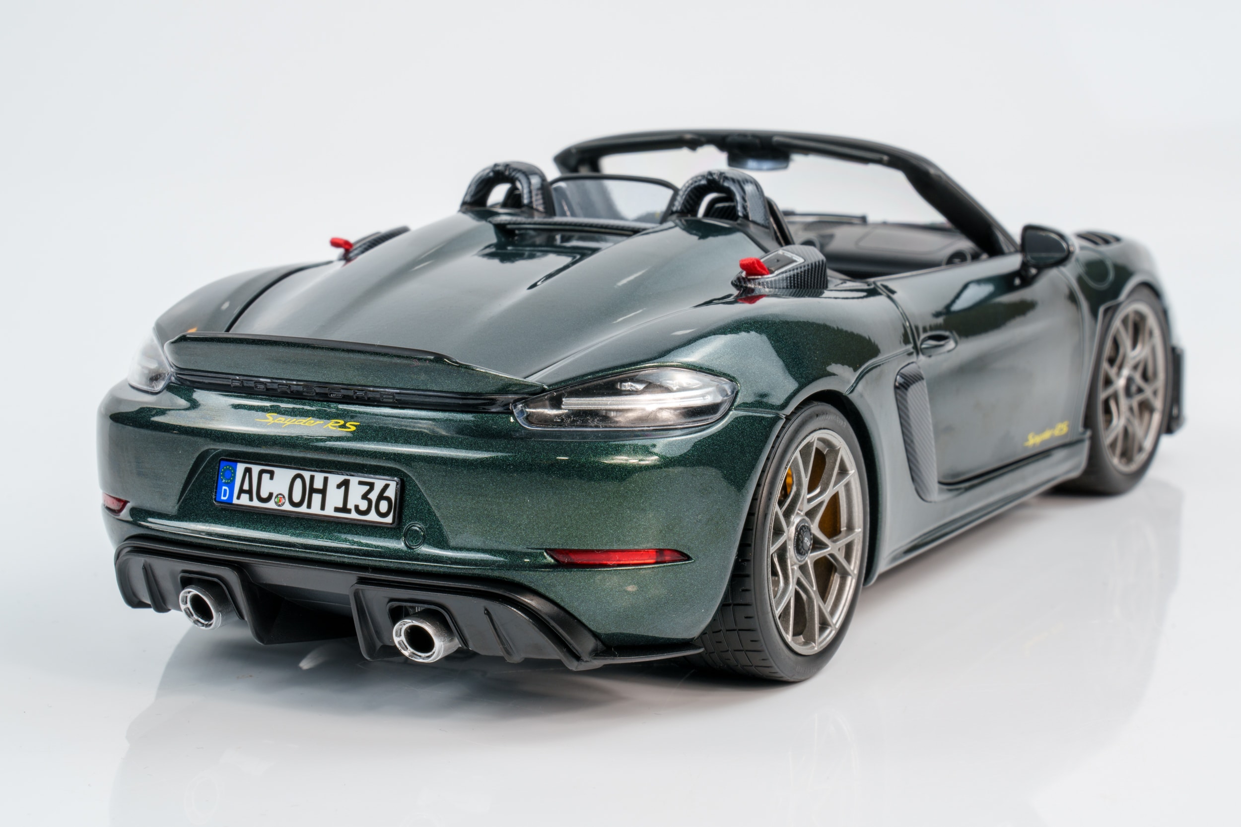 Norev - 1:18 Porsche 718 Spyder RS 2023 Forest Green with Weissach Package - Diecast Model 11 Norev - 1:18 Porsche 718 Spyder RS 2023 Forest Green with Weissach Package - Diecast Model