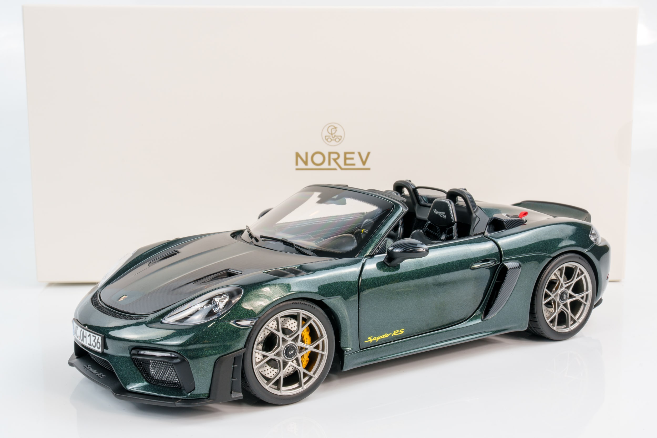 Norev - 1:18 Porsche 718 Spyder RS 2023 Forest Green with Weissach Package - Diecast Model 1 Norev - 1:18 Porsche 718 Spyder RS 2023 Forest Green with Weissach Package - Diecast Model