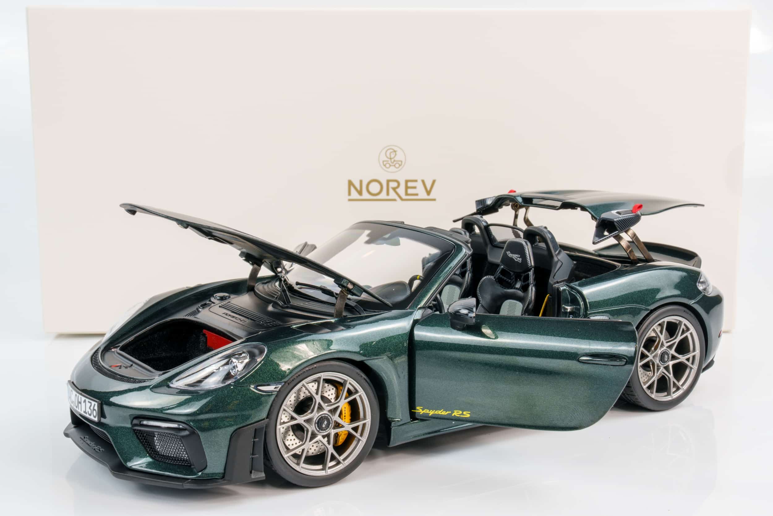 Norev - 1:18 Porsche 718 Spyder RS 2023 Forest Green with Weissach Package - Diecast Model 2 Norev - 1:18 Porsche 718 Spyder RS 2023 Forest Green with Weissach Package - Diecast Model
