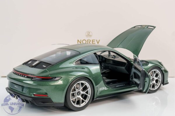 Norev - 1:18 Porsche 911 (992) S/T Malachite Green Metallic 2023 - Diecast Model 14 Norev - 1:18 Porsche 911 (992) S/T Malachite Green Metallic 2023 - Diecast Model
