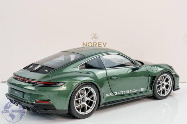 Norev - 1:18 Porsche 911 (992) S/T Malachite Green Metallic 2023 - Diecast Model 13 Norev - 1:18 Porsche 911 (992) S/T Malachite Green Metallic 2023 - Diecast Model