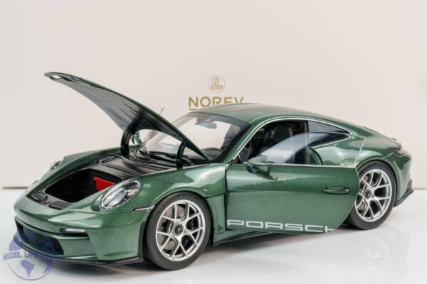 Norev - 1:18 Porsche 911 (992) S/T Malachite Green Metallic 2023 - Diecast Model 12 Norev - 1:18 Porsche 911 (992) S/T Malachite Green Metallic 2023 - Diecast Model