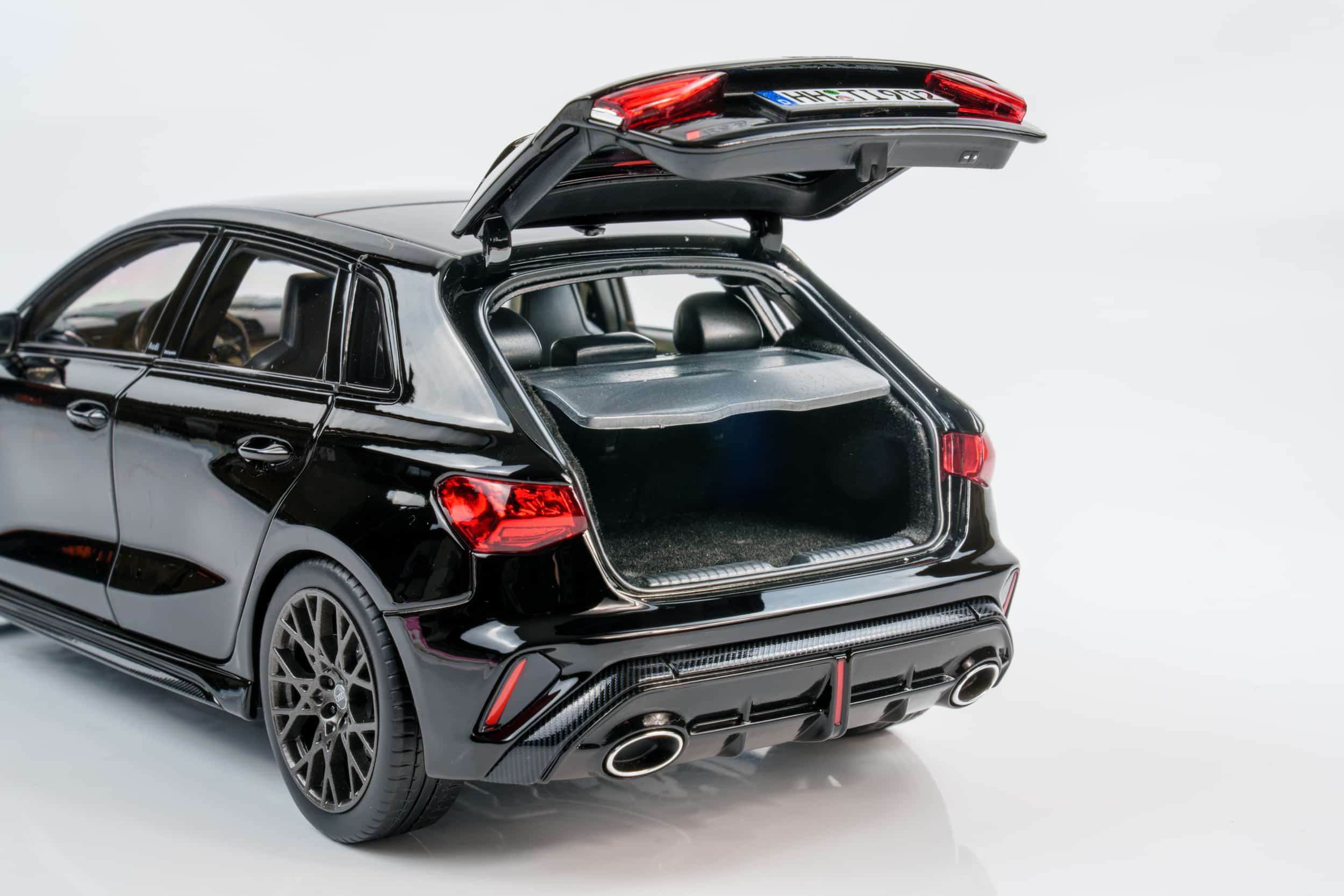 Norev - 1:18 Audi RS3 Hatchback Myth Black 2025 - Diecast Model 7 Norev - 1:18 Audi RS3 Hatchback Myth Black 2025 - Diecast Model