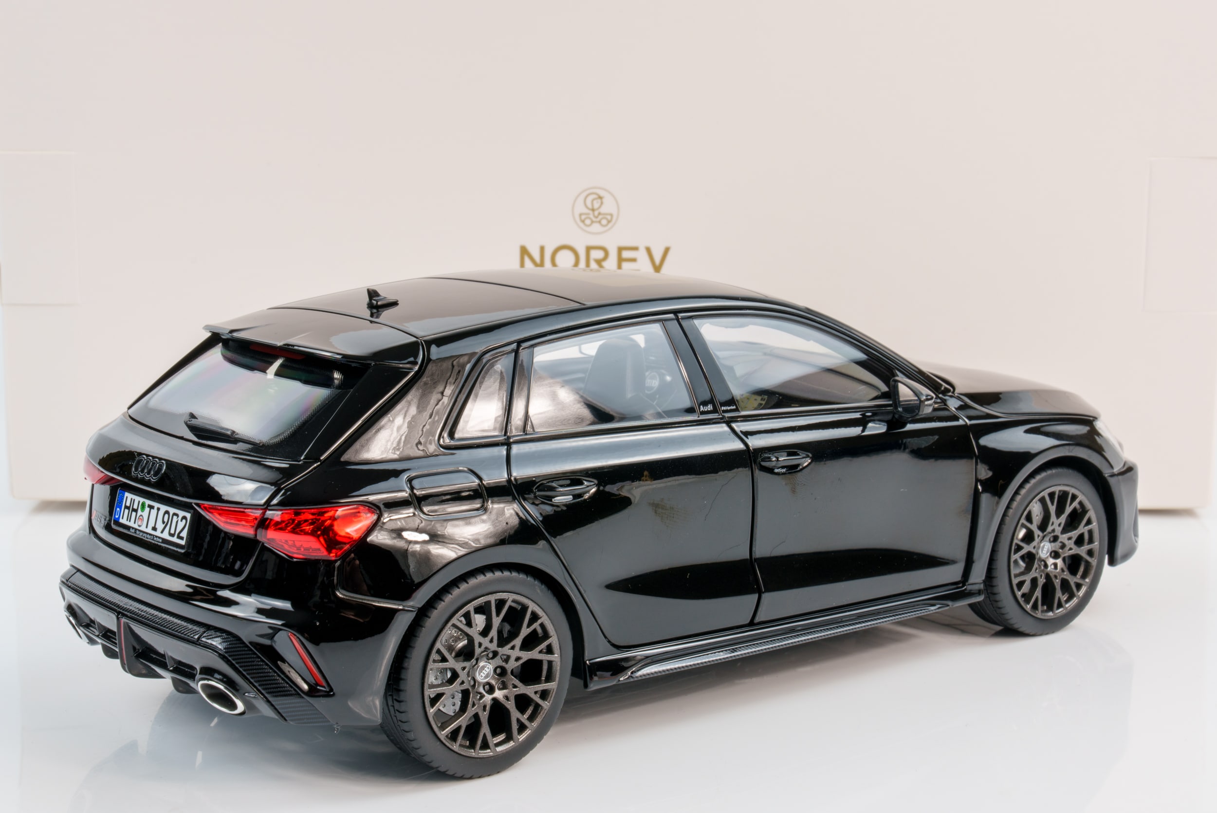 Norev - 1:18 Audi RS3 Hatchback Myth Black 2025 - Diecast Model 3 Norev - 1:18 Audi RS3 Hatchback Myth Black 2025 - Diecast Model