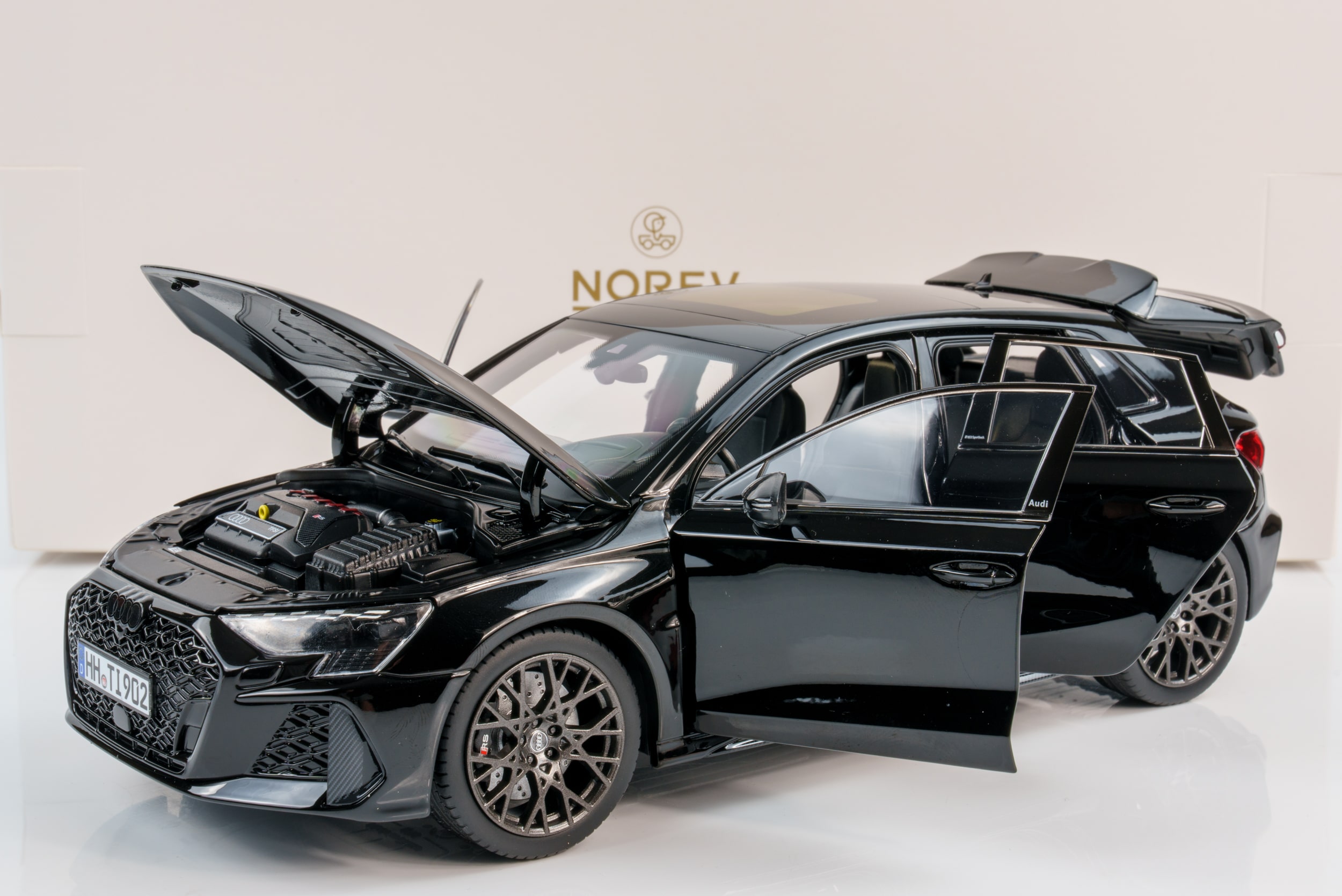 Norev - 1:18 Audi RS3 Hatchback Myth Black 2025 - Diecast Model 2 Norev - 1:18 Audi RS3 Hatchback Myth Black 2025 - Diecast Model