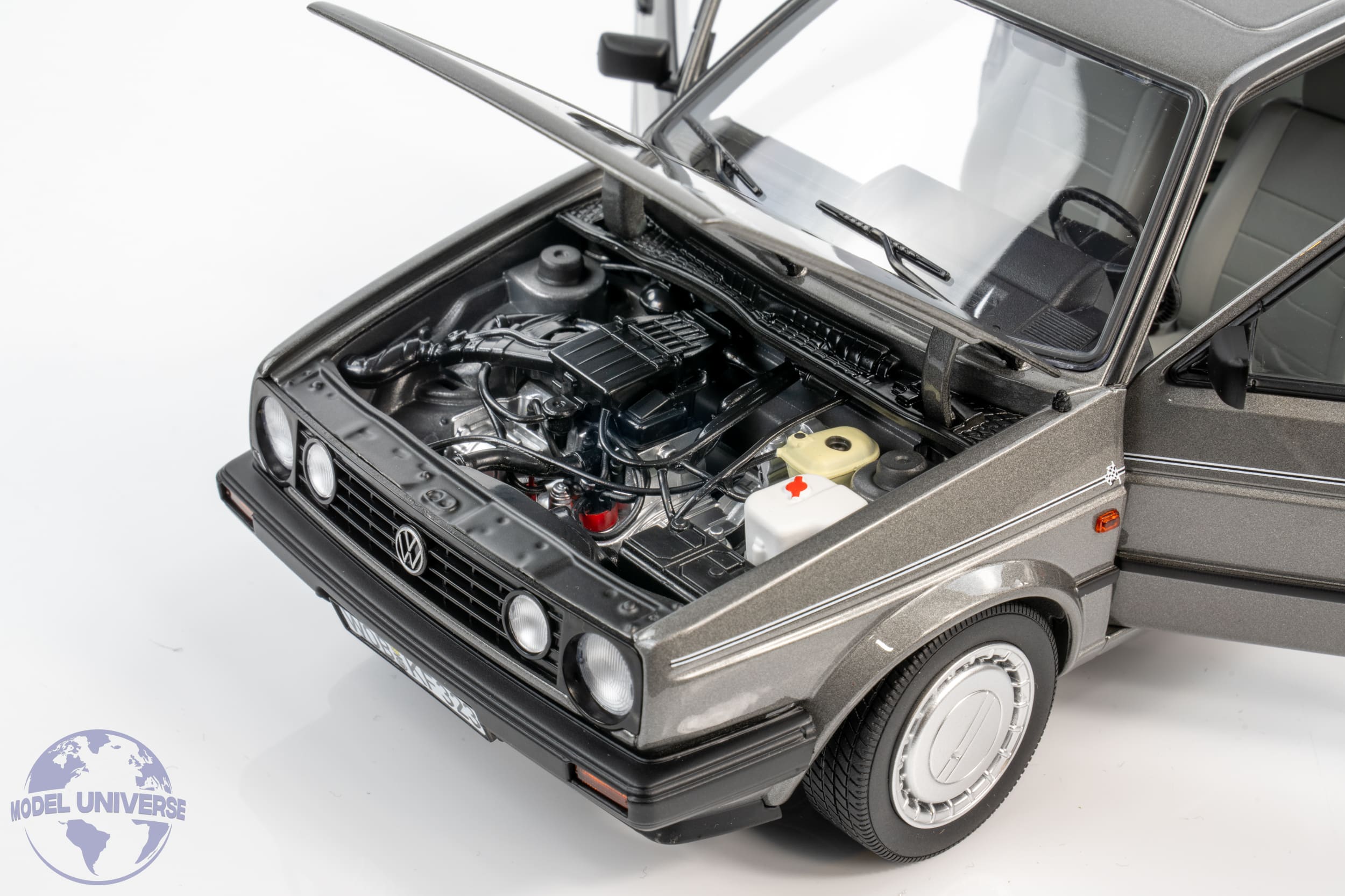 Norev - 1:18 Volkswagen VW Golf II Champion Grey Metallic 1989 - Diecast Model 6 Norev - 1:18 Volkswagen VW Golf II Champion Grey Metallic 1989 - Diecast Model