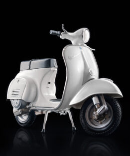 Italeri 4633 1:9 Vespa 125 Primavera Scooter Bike Model Kit