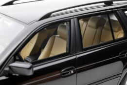 otto mobile - 1:18 bmw e39 540 touring m-pack black 2001