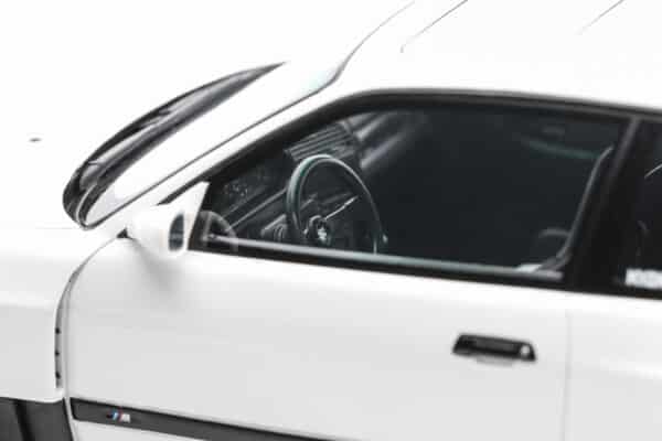 1:18 BMW E36 Khyzyl Saleem Alpine White 300 2022 - Limited Edition Resin Model - Otto Mobile