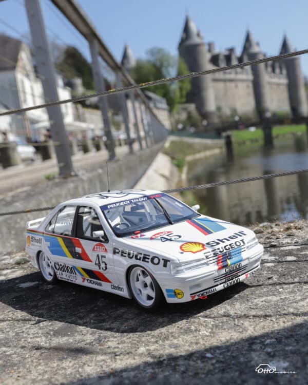 Otto Mobile - 1:18 Peugeot 405 MI16 BTCC R.Gravett 1992 - Limited Edition Resin Model