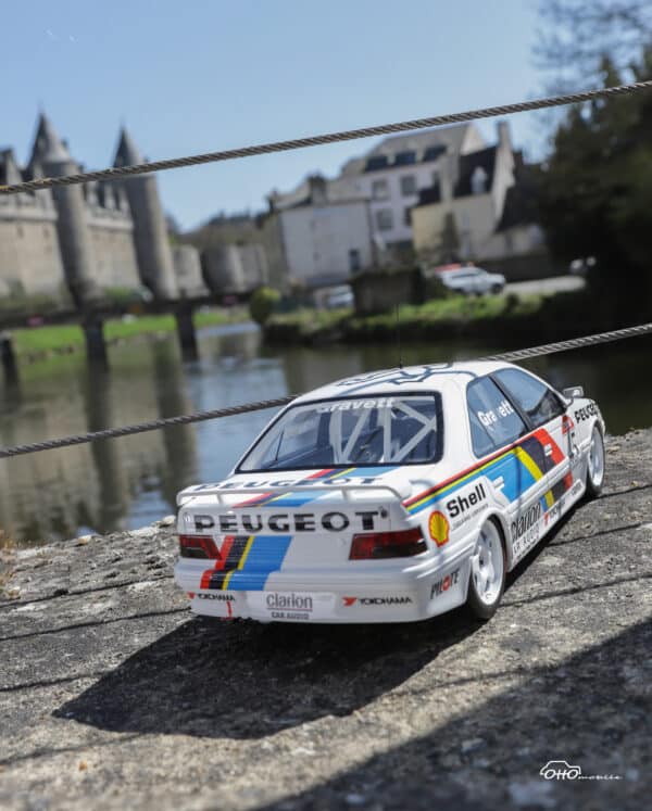 Otto Mobile - 1:18 Peugeot 405 MI16 BTCC R.Gravett 1992 - Limited Edition Resin Model