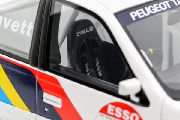 Otto Mobile - 1:18 Peugeot 405 MI16 BTCC R.Gravett 1992 - Limited Edition Resin Model