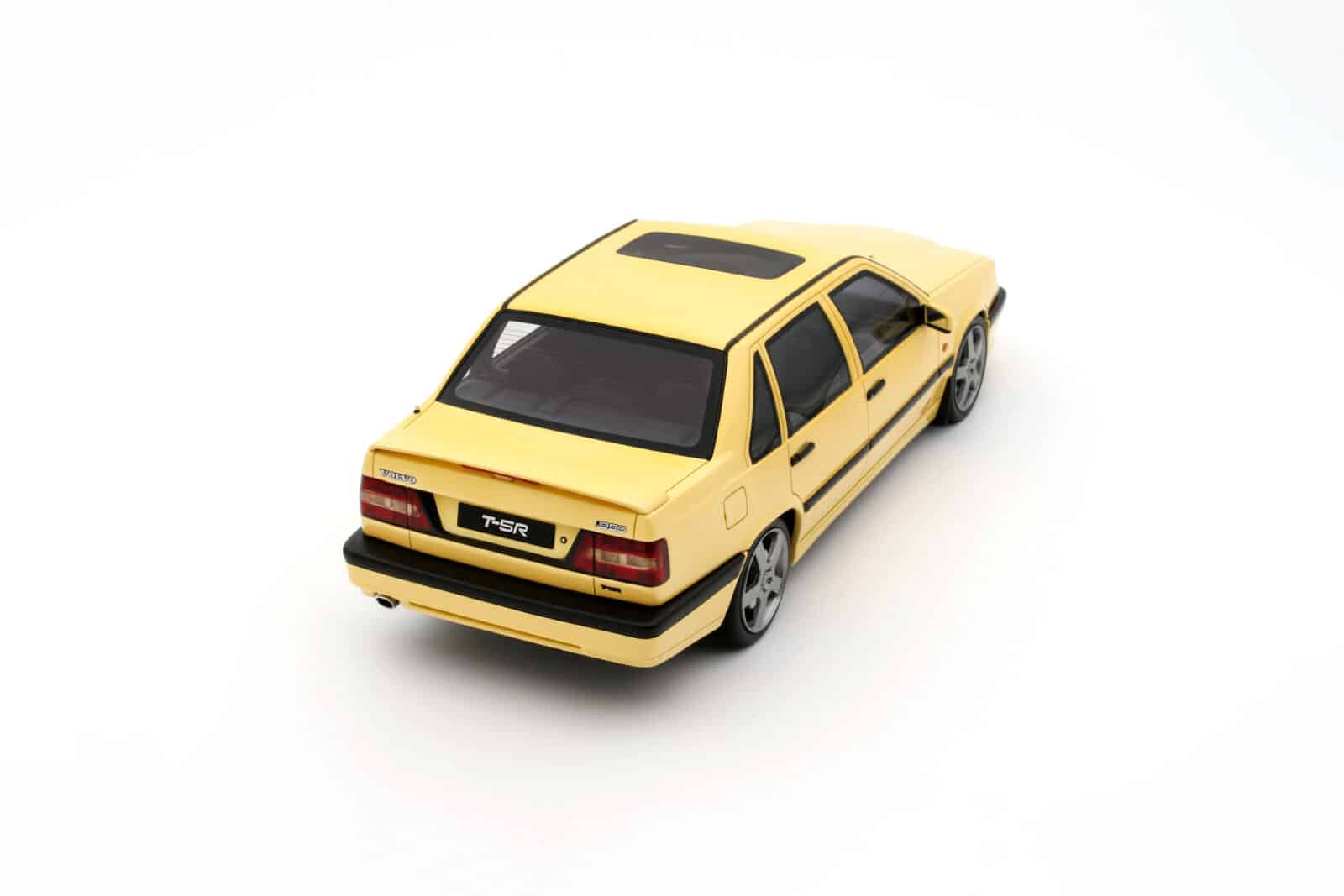 Otto Mobile 1:18 Volvo 850 T-5R Cream Yellow 1996 (OT1222) Limited