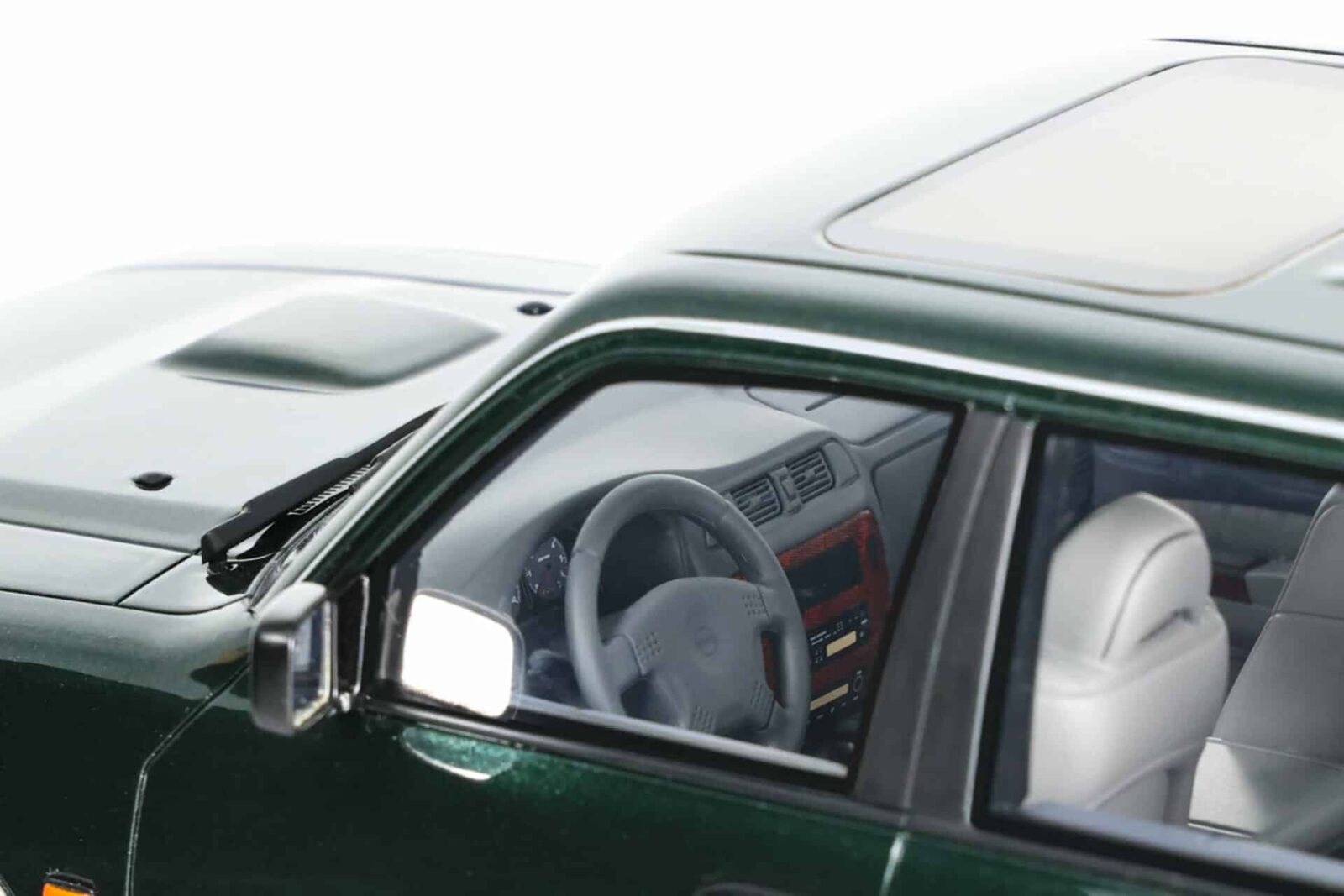 Otto Mobile - 1:18 Nissan Patrol GR Y61 Green 1998