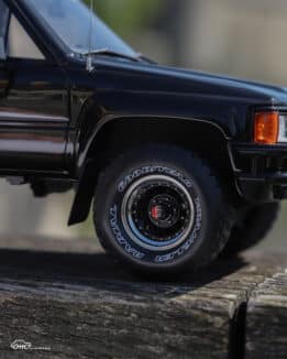 Toyota Hilux SR5 Glossy Black 202 1985 - 1:18 Scale Limited Edition Resin Model by Otto Mobile