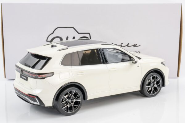 Otto Mobile - 1:18 Volkswagen Tiguan E TSI R-Line Oryx Pearl White 2024 - Limited Edition Resin Model 6 Otto Mobile - 1:18 Volkswagen Tiguan E TSI R-Line Oryx Pearl White 2024 - Limited Edition Resin Model