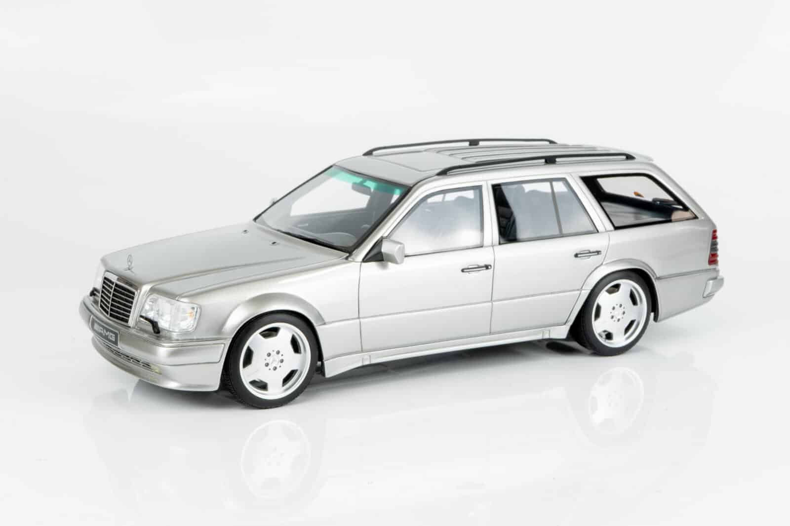 Otto Mobile - 1:18 Mercedes-Benz AMG 70TE (S124) Brilliant Silver