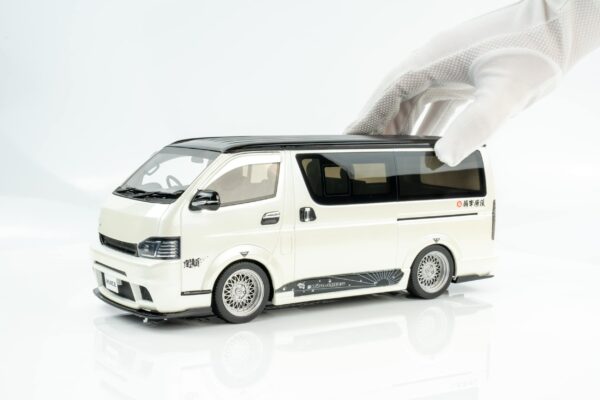 Otto Mobile - 1:18 Toyota Hiace Super GL Custom 2008 Pearl White - Limited Edition Resin Model 9 Otto Mobile - 1:18 Toyota Hiace Super GL Custom 2008 Pearl White - Limited Edition Resin Model
