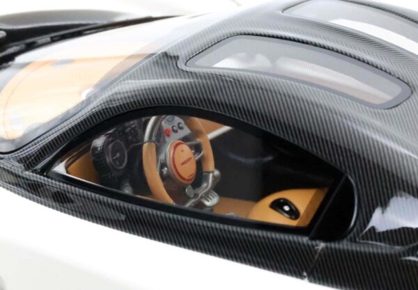 BBR - 1:18 Pagani Utopia Pearl White - Limited Edition Resin Model with Showcase 16 P18223C1 Pagani Utopia Pearl White 10.JPG