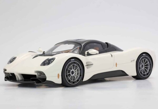 BBR - 1:18 Pagani Utopia Pearl White - Limited Edition Resin Model with Showcase 19 P18223C1 Pagani Utopia Pearl White 2.JPG