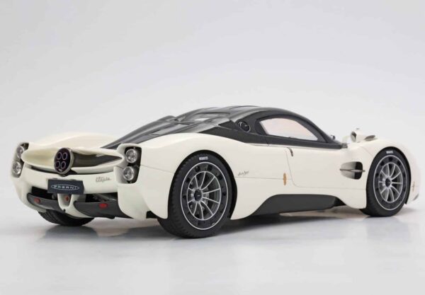 BBR - 1:18 Pagani Utopia Pearl White - Limited Edition Resin Model with Showcase 20 P18223C1 Pagani Utopia Pearl White 3.JPG