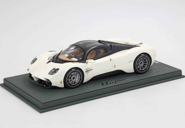 BBR - 1:18 Pagani Utopia Pearl White - Limited Edition Resin Model with Showcase 13 P18223C1 Pagani Utopia Pearl White 4.JPG
