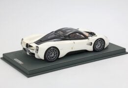P18223C1 Pagani Utopia Pearl White 5.JPG