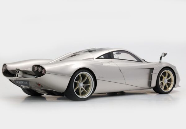 BBR 1:18 Pagani Huayra Codalunga Porsche Gold Bronze Metallic (P18228D-VET) Limited Edition Resin Model with Showcase 18 BBR 1:18 Pagani Huayra Codalunga Porsche Gold Bronze Metallic (P18228D-VET) Limited Edition Resin Model with Showcase